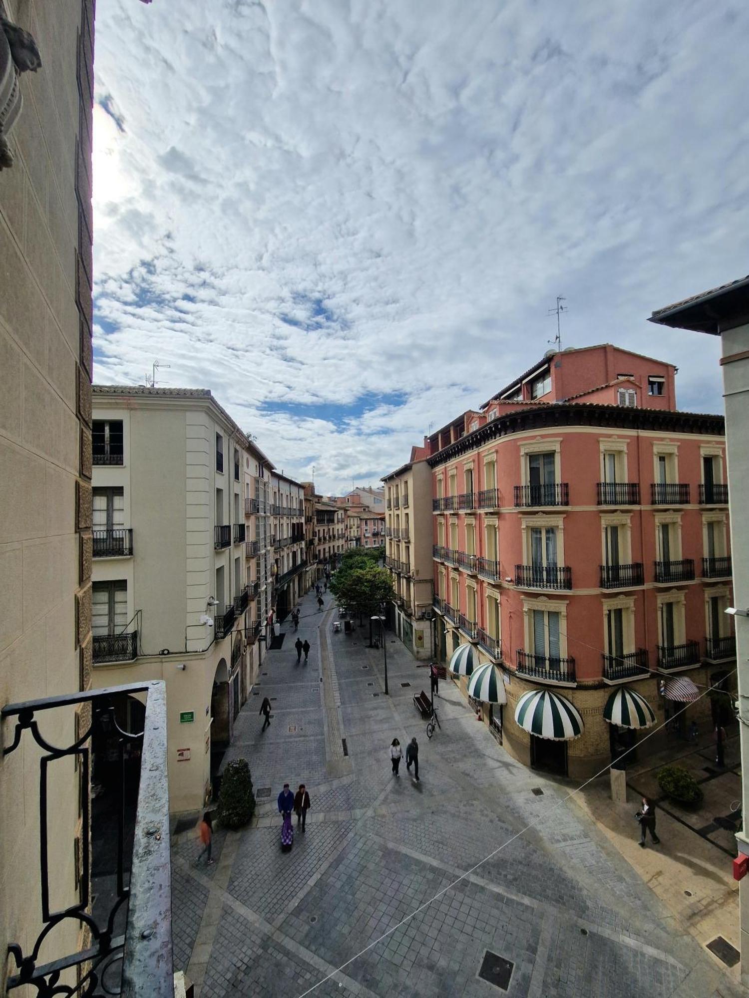 Hostal Rugaca Huesca Exterior foto